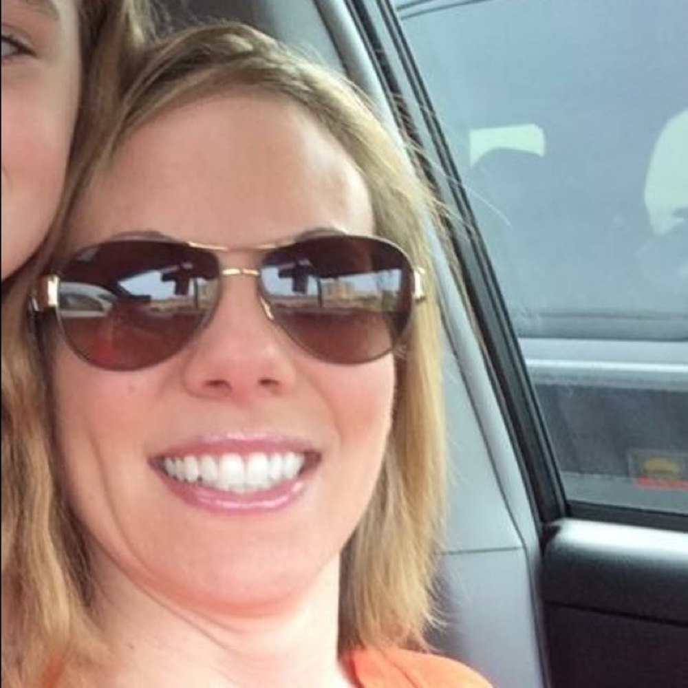 Meet your Posher, Jennifer